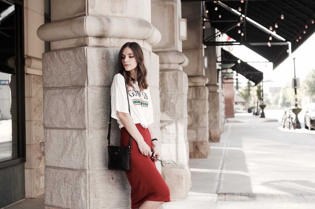Red midi skirt with a white t-shirt 