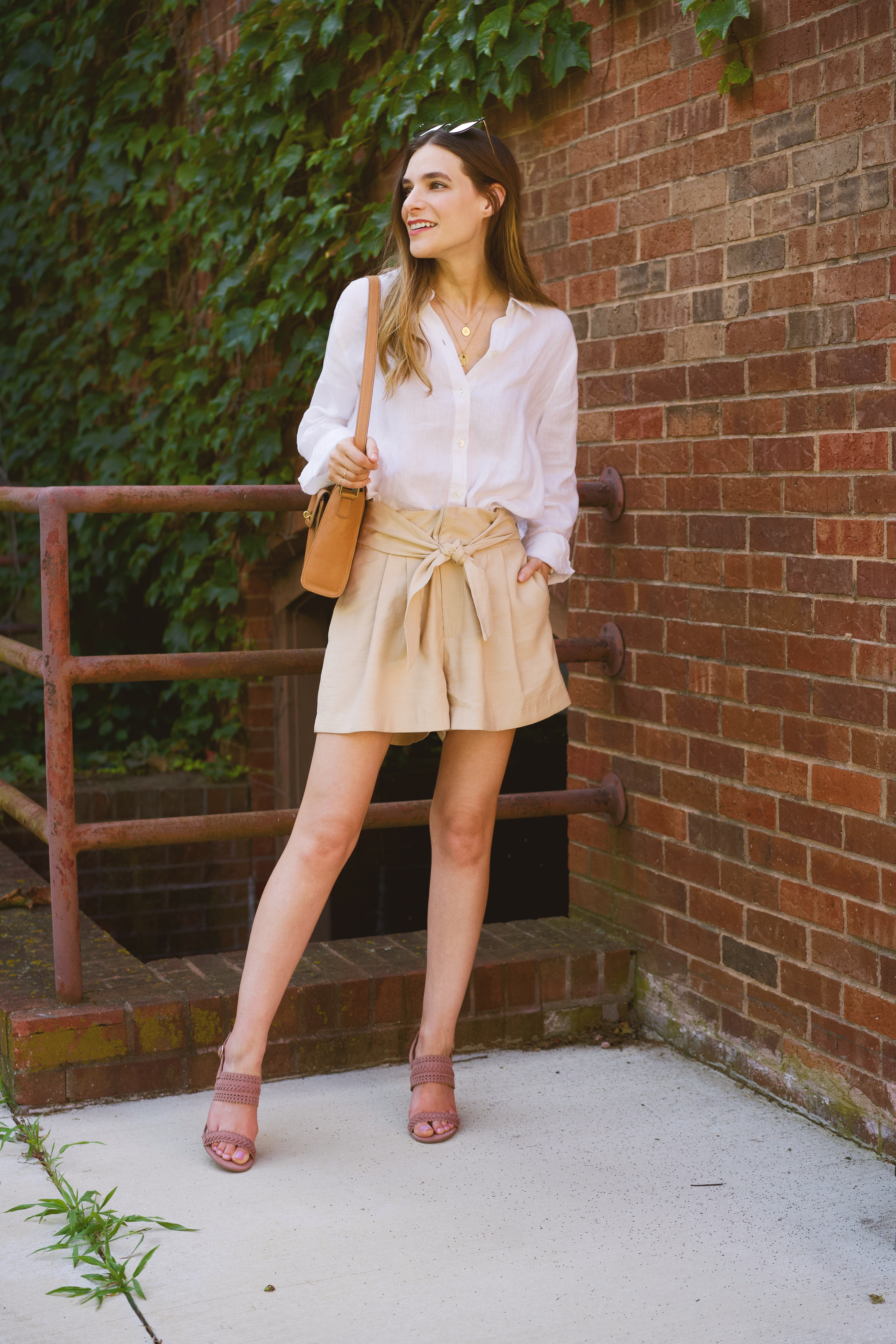 Paper bag shorts outfit ideas