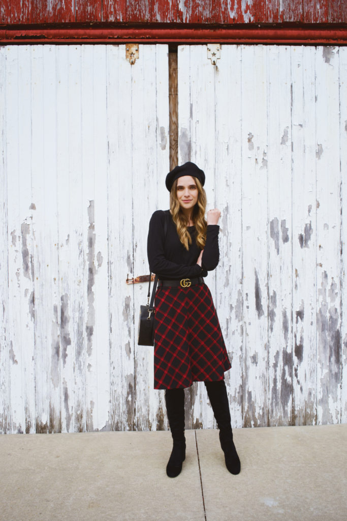 Black and red chic winter outfit 