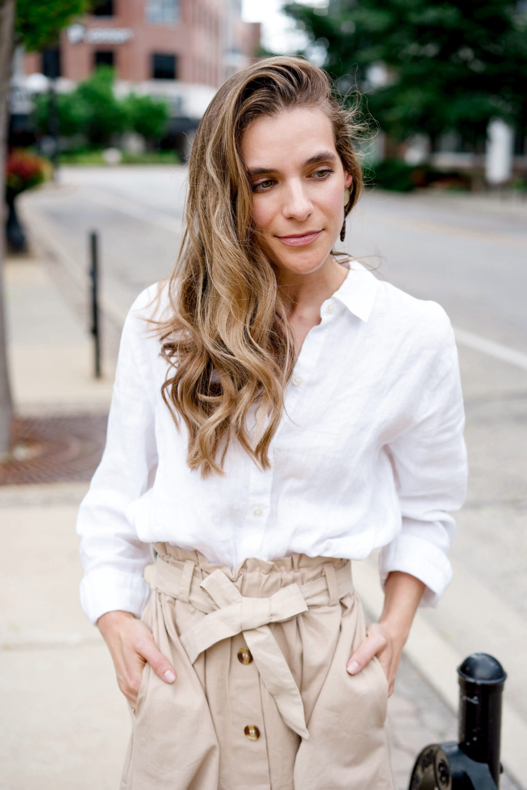 5 Ways To Wear A White Linen Shirt This Summer The Dark Plum