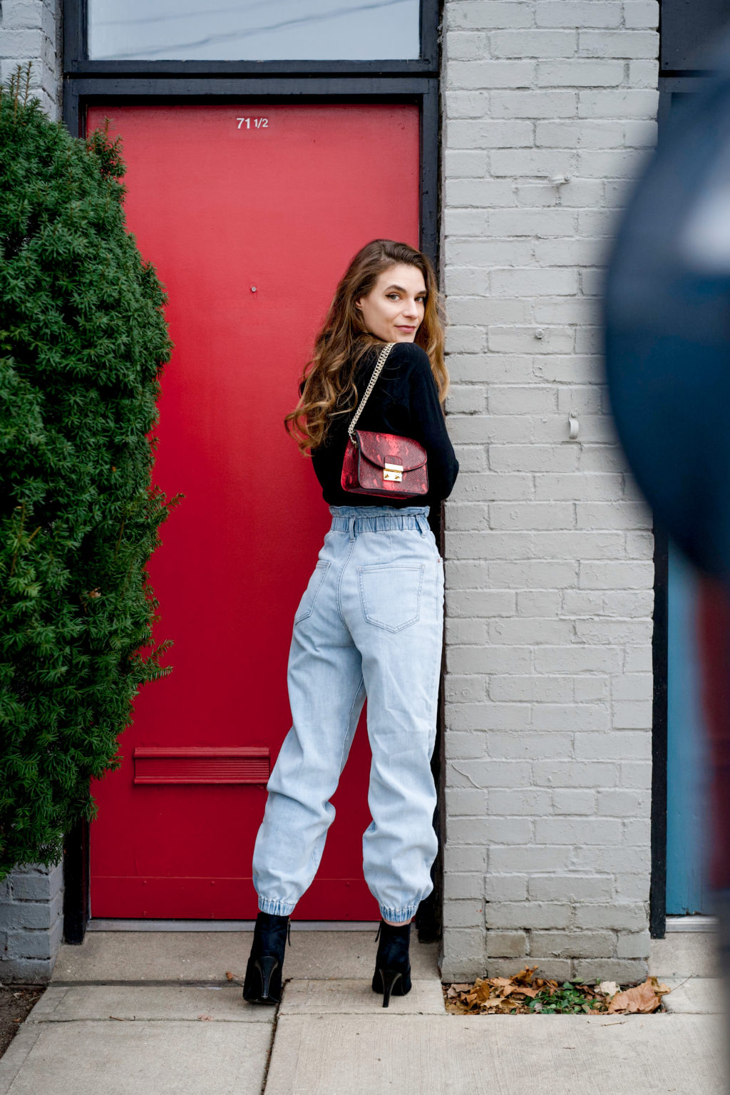 How To Style Jean Joggers This Winter - The Dark Plum